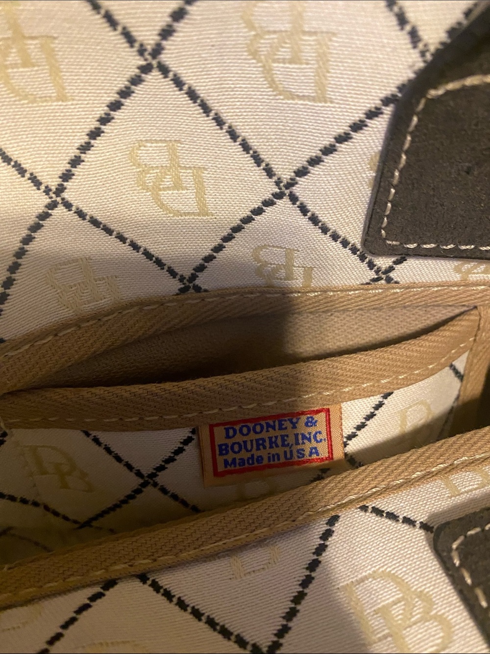 Dooney & Bourke EUC White Monogram Tote with Black Trim - Picture 8 of 9